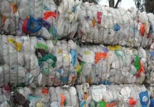 Plastic pyrolysis oil