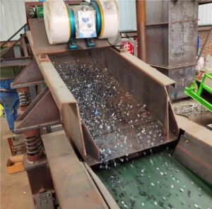 Pyrolysis of crushed aluminum and plastic