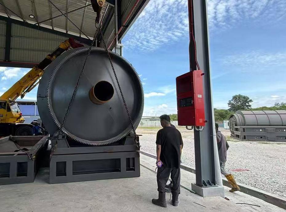 A-customer-from-Malaysia-purchased-four-sets-of-pyrolysis-equipment-0