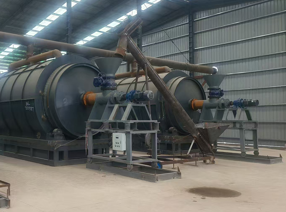 An-Indonesian-customer-purchased-four-sets-of-semi-continuous-pyrolysis-equipment-0