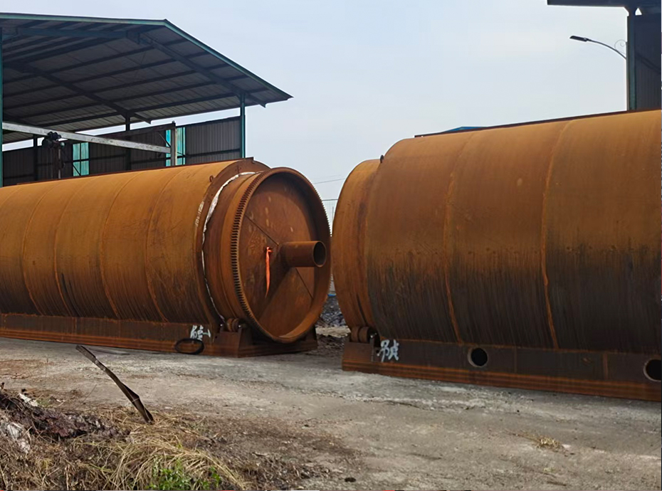 In-August-2021-three-sets-of-equipment-were-installed-in-Indonesia-including-two-for-pyrolysis-and-one-for-waste-engine-oil-distillation-0