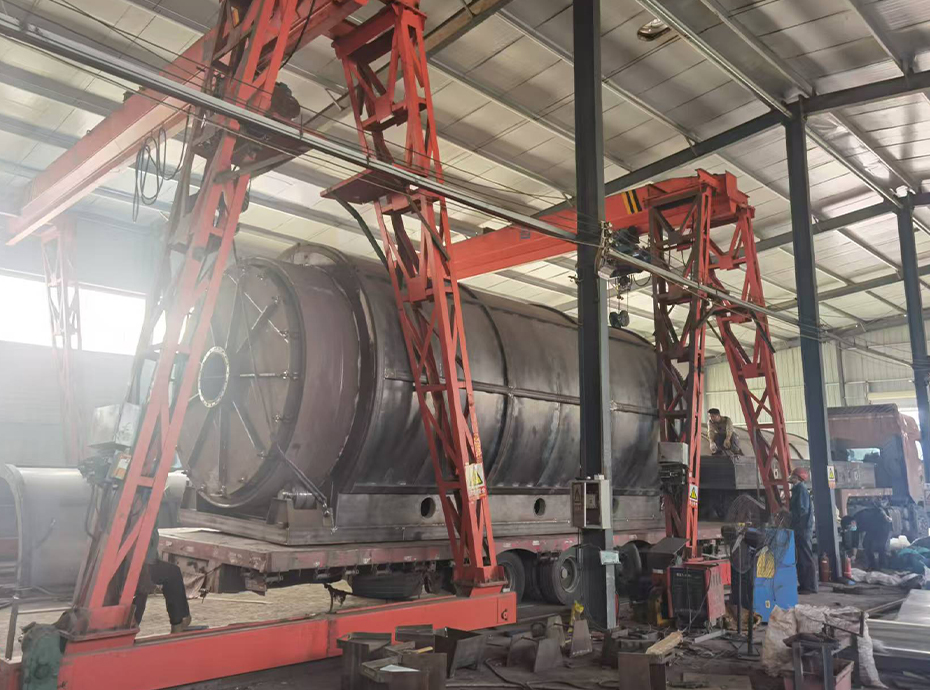 In-December-2022,-a-Malaysian-customer-received-two-sets-of-waste-tire-pyrolysis-equipment-0