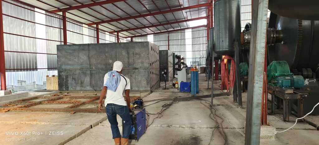 Indonesia customer purchased six sets of waste tire pyrolysis equipment-34