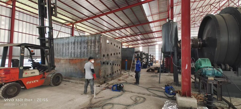 Indonesia customer purchased six sets of waste tire pyrolysis equipment-41