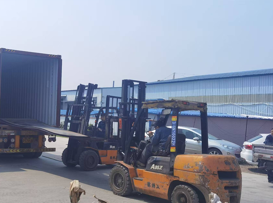 Malaysian-customer-purchased-two-sets-of-waste-tire-pyrolysis-equipment-0