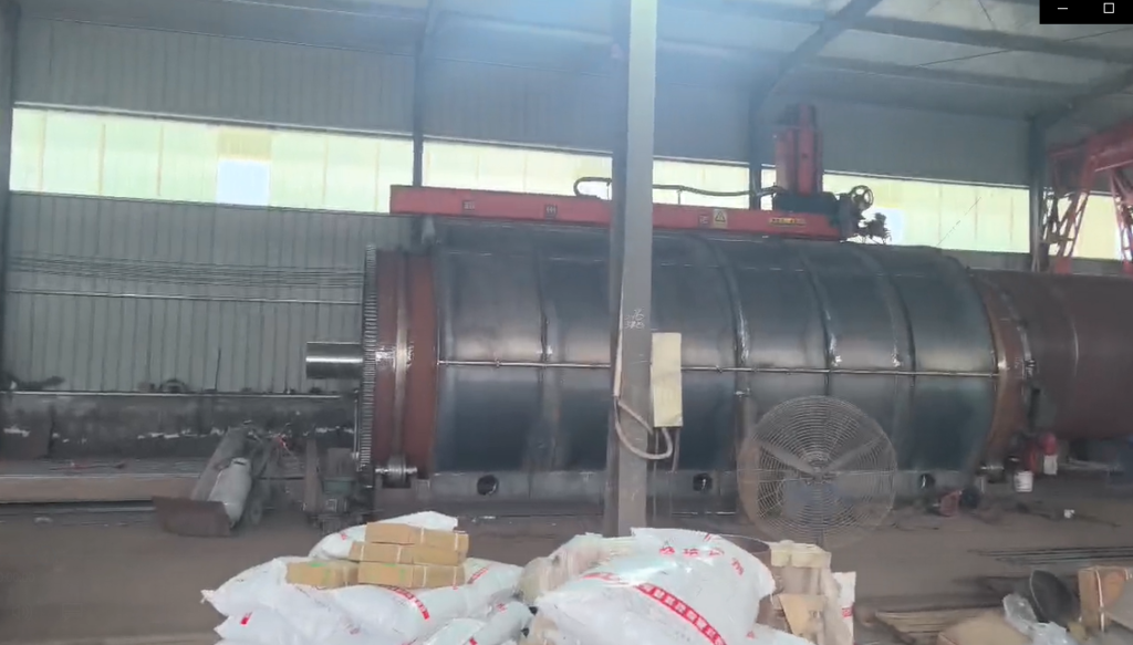 Pyrolysis equipment for 15 tons of waste tires in Malaysia 1