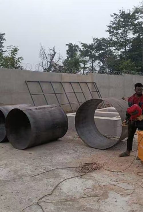 A customer from Cote d ‘Ivoire purchased two sets of pyrolysis equipment-1