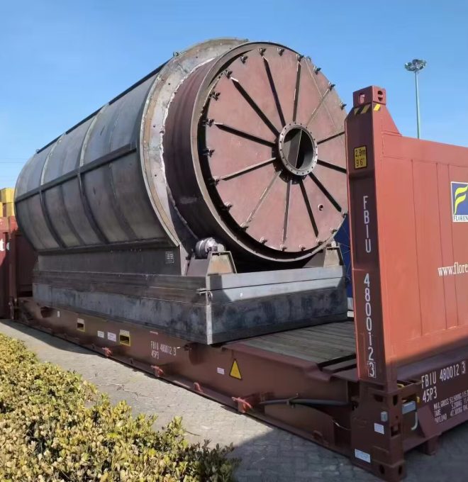 In February 2023, a Malaysian customer received two sets of waste tire pyrolysis equipment-12