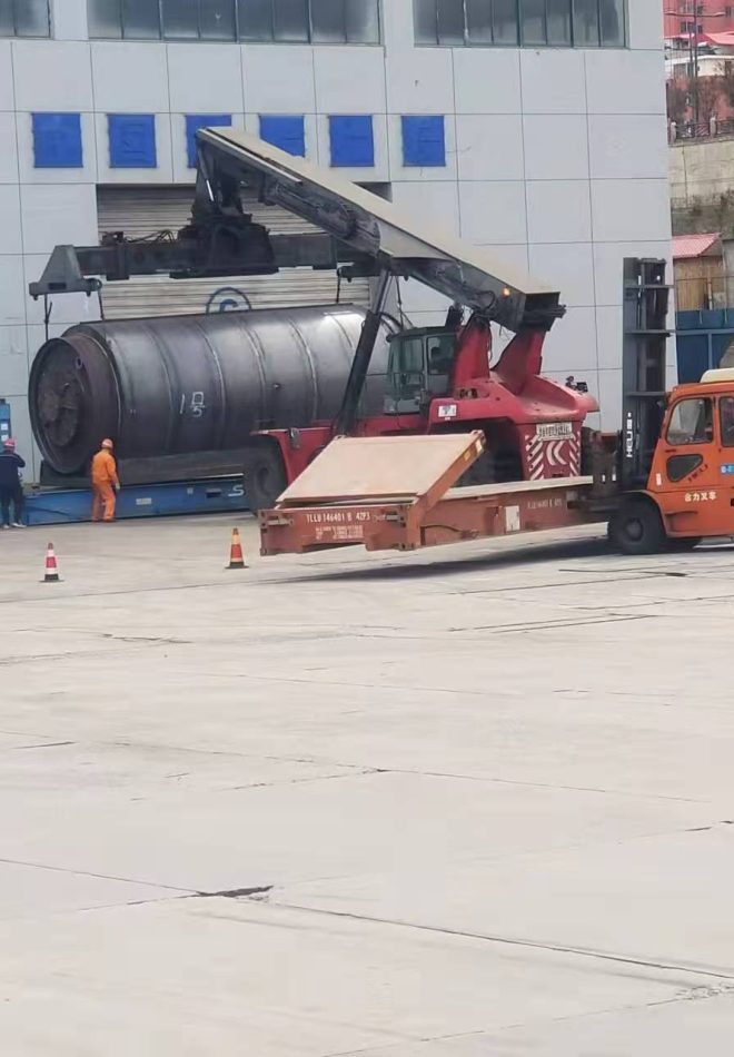 Indonesia customer 12 sets of waste tire pyrolysis equipment and 1 set of waste engine oil distillation equipment-12
