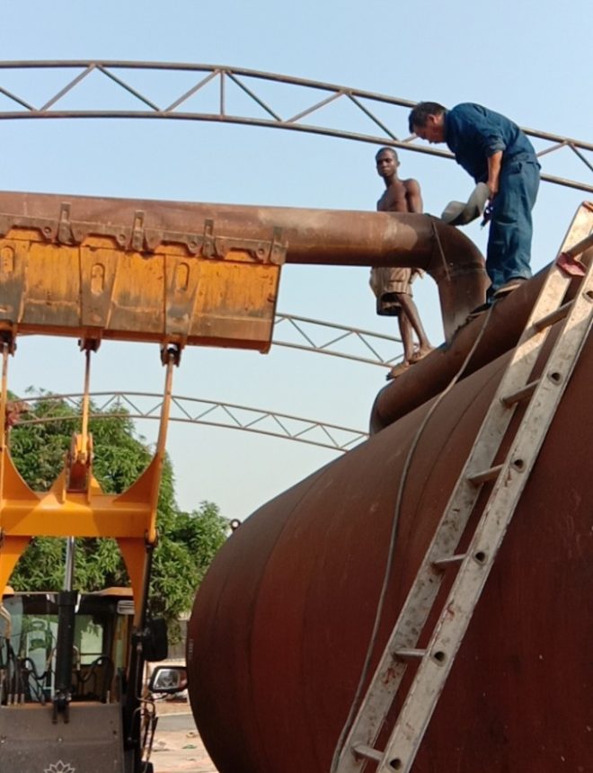 Indonesian customer ordered two pyrolysis machines and one waste oil distillation machine